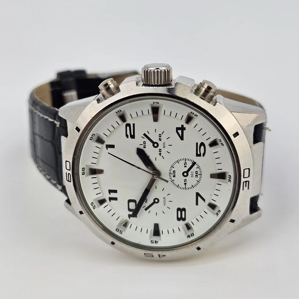 Men's Watch 44MM White Dial NEW Black Faux Leather Bands New‎ Battery
